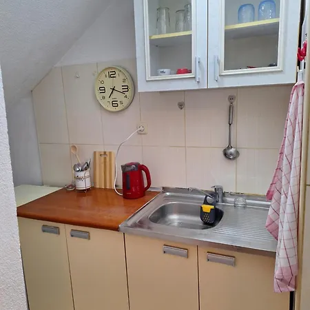 Apartmant Vest Liyubuşka
